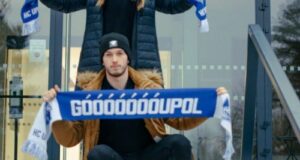Když fanouškovská šála zahřeje i spojí celý stadion